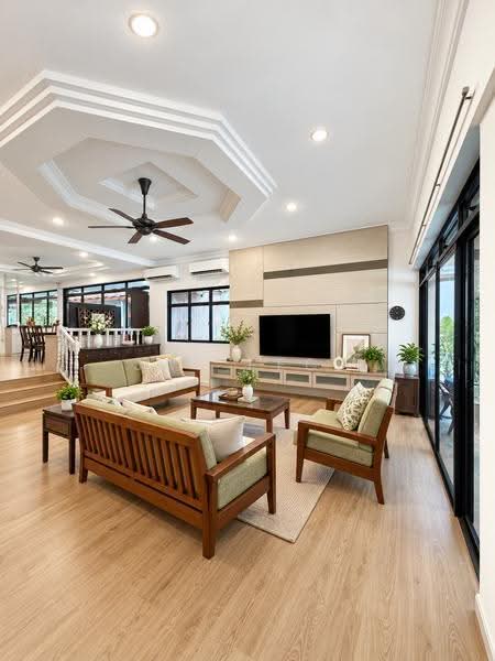 Huge 999-Year Corner Terrace with Home Lift Near Kovan MRT, Hougang / Punggol / Sengkang, 6 Bedrooms, 4,180 sqft, Corner Terrace For Sale, by JAY PECK, 500255381 - Living Room - PropertyGuru.com.sg