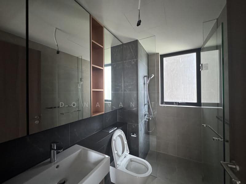 Hillock Green, 22-28 Lentor Central, Mandai / Upper Thomson, 3 Bedrooms, 947 sqft, Condominium For Sale, by Donavan Tan, 500255385 - Common Bathroom - PropertyGuru.com.sg