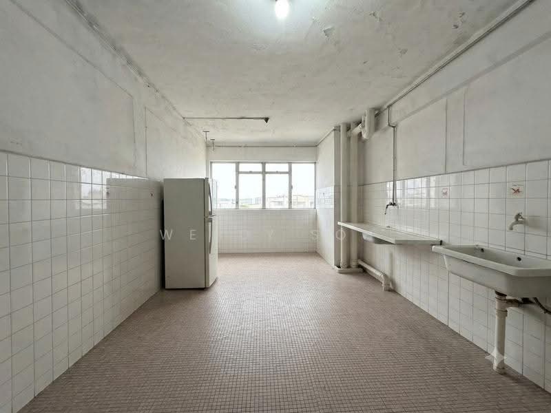 111 Yishun Ring Road, 111 Yishun Ring Road, Sembawang / Yishun, 2 Bedrooms, 721 sqft, HDB Flat For Sale, by Wendy Soh, 500255388 - Kitchen - PropertyGuru.com.sg
