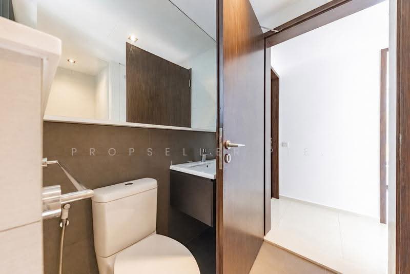 D'Nest, 127 Pasir Ris Grove, Pasir Ris / Tampines, 2 Bedrooms, 753 sqft, Condominium For Sale, by Kelly Tan, 500255389 - Bathroom - PropertyGuru.com.sg