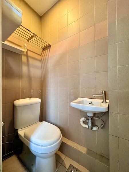 St. Patrick's Green, 49 St. Patrick's Road, East Coast / Marine Parade, 3 Bedrooms, 1,130 sqft, Condominium For Sale, by Terence Tee (郑志翔), 500255402 - Yard Bathroom - PropertyGuru.com.sg