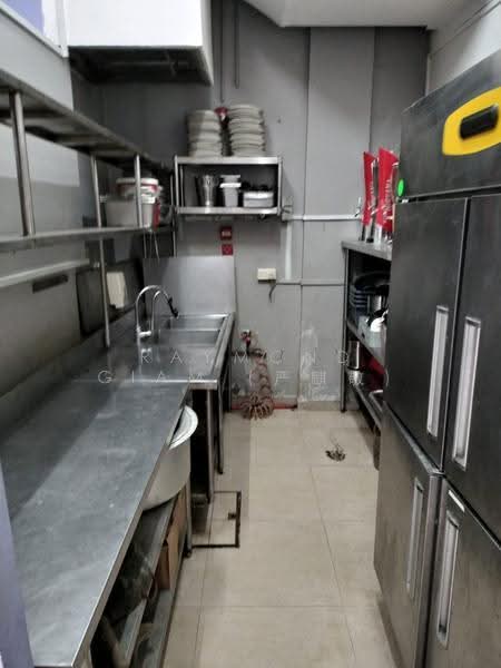 Fully Fitted F&B / Bistro/ Jalan Besar/ 300A Power/ No GST/ Immediate, Farrer Park / Serangoon Rd, 1,500 sqft, Food & Beverage For Rent, by Raymond Giam (严麒敬), 500255403 - Kitchen - CommercialGuru.com.sg