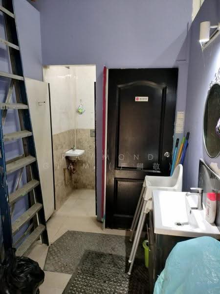 Fully Fitted F&B / Bistro/ Jalan Besar/ 300A Power/ No GST/ Immediate, Farrer Park / Serangoon Rd, 1,500 sqft, Food & Beverage For Rent, by Raymond Giam (严麒敬), 500255403 - Bathroom - CommercialGuru.com.sg