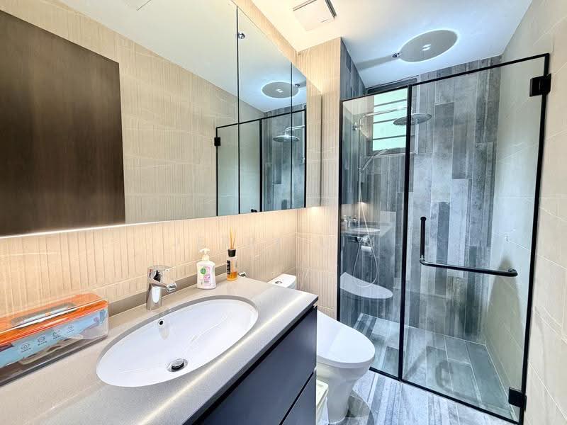 The Raintree, 99 Bukit Drive, Clementi Park / Upper Bukit Timah, 3 Bedrooms, 1,410 sqft, Condominium For Sale, by Jerry Lim, 500255412 - Bathroom - PropertyGuru.com.sg