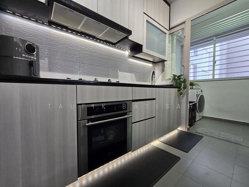 323C Sumang Walk, 323C Sumang Walk, Hougang / Punggol / Sengkang, 3 Bedrooms, 1,001 sqft, HDB Flat For Sale, by Taufik Batisah, 500255426 - Kitchen - PropertyGuru.com.sg