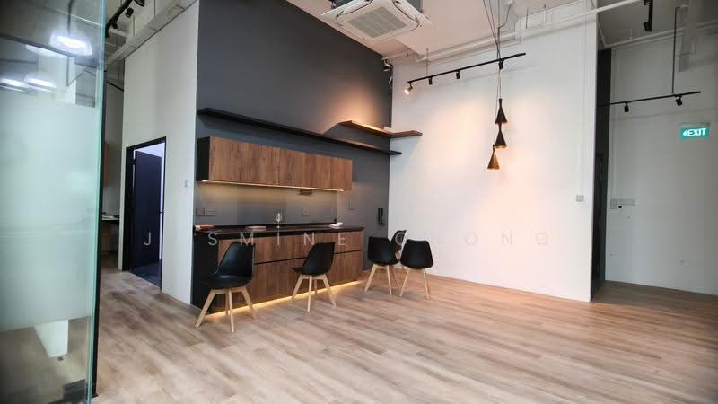 @ UBI area, Ramp-up, 4 parking lots Infront, Ubi avenue 4, Eunos / Geylang / Paya Lebar, 2,601 sqft, Light Industrial (B1) For Rent, by Jasmine Chong, 500255434 - CommercialGuru.com.sg