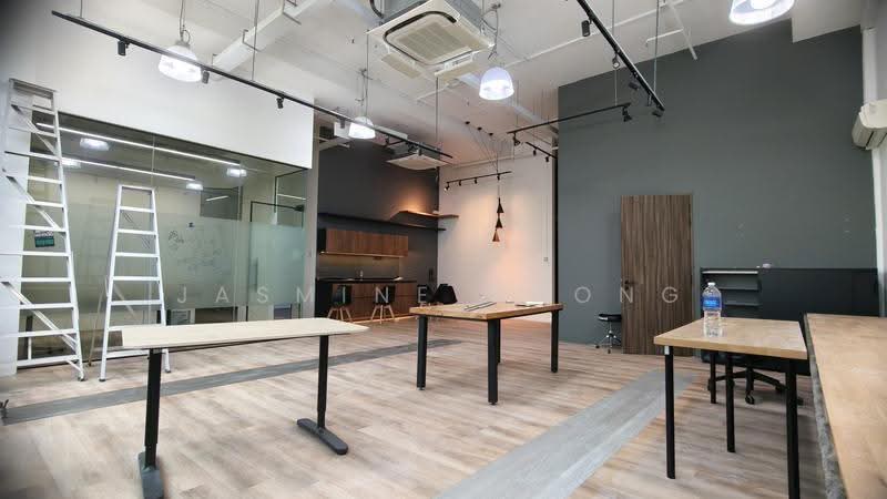 @ UBI area, Ramp-up, 4 parking lots Infront, Ubi avenue 4, Eunos / Geylang / Paya Lebar, 2,601 sqft, Light Industrial (B1) For Rent, by Jasmine Chong, 500255434 - Interior - CommercialGuru.com.sg