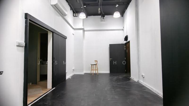 @ UBI area, Ramp-up, 4 parking lots Infront, Ubi avenue 4, Eunos / Geylang / Paya Lebar, 2,601 sqft, Light Industrial (B1) For Rent, by Jasmine Chong, 500255434 - Interior - CommercialGuru.com.sg