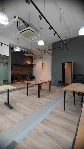 @ UBI area, Ramp-up, 4 parking lots Infront, Ubi avenue 4, Eunos / Geylang / Paya Lebar, 2,601 sqft, Light Industrial (B1) For Rent, by Jasmine Chong, 500255434 - Interior - CommercialGuru.com.sg