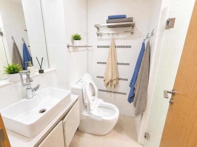 The Quartz, 55 Compassvale Bow, Hougang / Punggol / Sengkang, 3 Bedrooms, 1,141 sqft, Condominium For Rent, by James Mao, 500255445 - Bathroom - PropertyGuru.com.sg