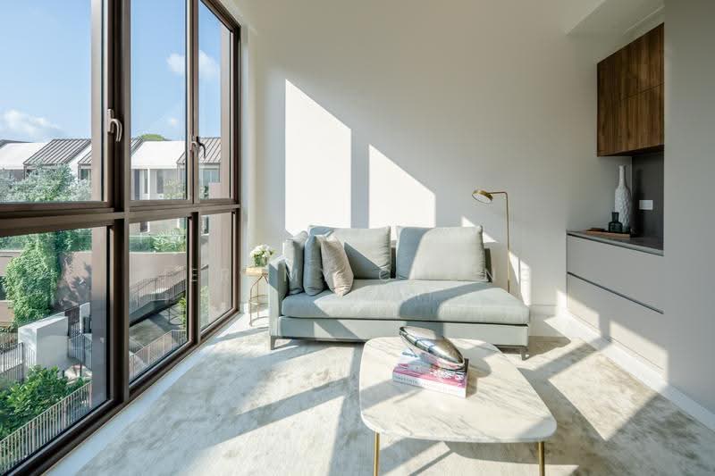 Parksuites, 18 Holland Grove Road, Tanglin / Holland / Bukit Timah, 3 Bedrooms, 1,421 sqft, Condominium For Sale, by Jeremy Chong, 500255469 - Living Room - PropertyGuru.com.sg