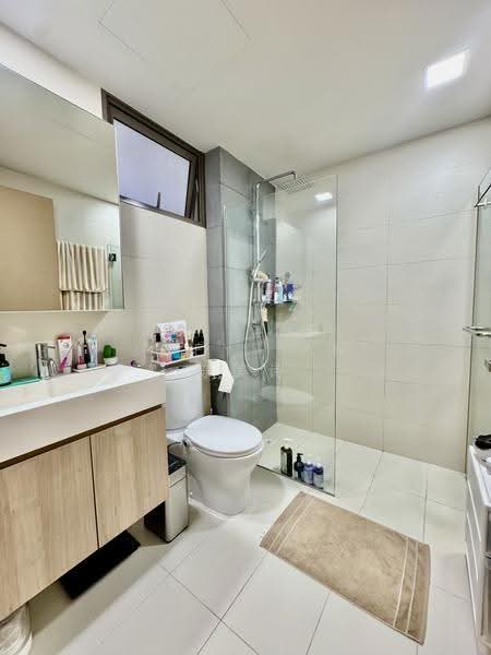 Parc Vera, 10 Hougang Street 32, Hougang / Punggol / Sengkang, 2 Bedrooms, 786 sqft, Condominium For Sale, by Joey Tan 陈美诗, 500255471 - Bathroom - PropertyGuru.com.sg