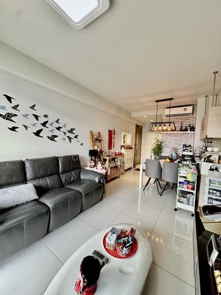 Parc Vera, 10 Hougang Street 32, Hougang / Punggol / Sengkang, 2 Bedrooms, 786 sqft, Condominium For Sale, by Joey Tan 陈美诗, 500255471 - Living Room - PropertyGuru.com.sg
