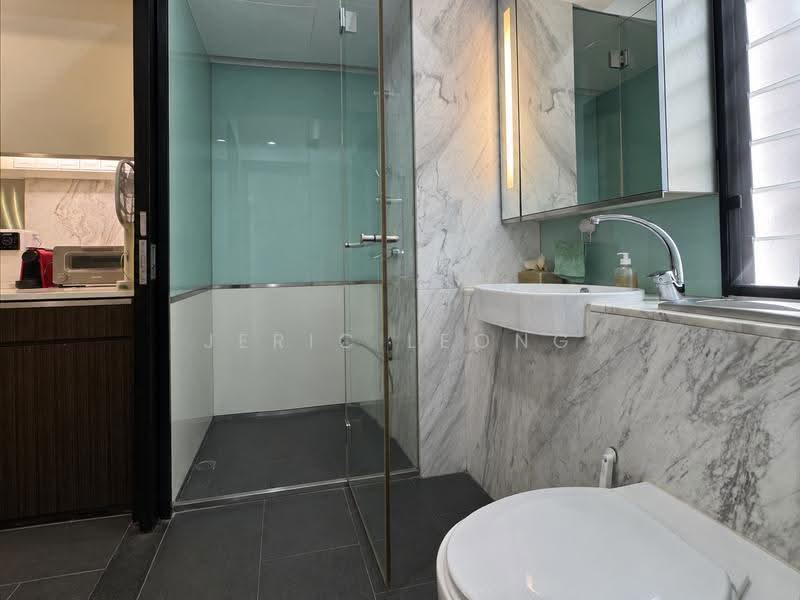 Nomu, 20 Handy Road, Orchard / River Valley, 2 Bedrooms, 656 sqft, Apartment For Sale, by Jeric Leong, 500255493 - Bathroom - PropertyGuru.com.sg