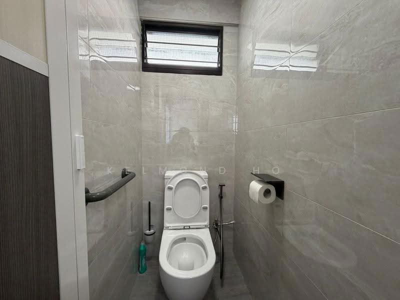 225 Lorong 8 Toa Payoh, 225 Lorong 8 Toa Payoh, Balestier / Toa Payoh, 2 Bedrooms, 818 sqft, HDB Flat For Rent, by Kelmond Ho, 500255497 - Bathroom - PropertyGuru.com.sg