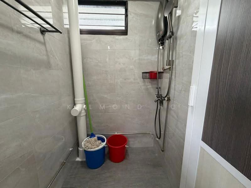 225 Lorong 8 Toa Payoh, 225 Lorong 8 Toa Payoh, Balestier / Toa Payoh, 2 Bedrooms, 818 sqft, HDB Flat For Rent, by Kelmond Ho, 500255497 - Bathroom - PropertyGuru.com.sg