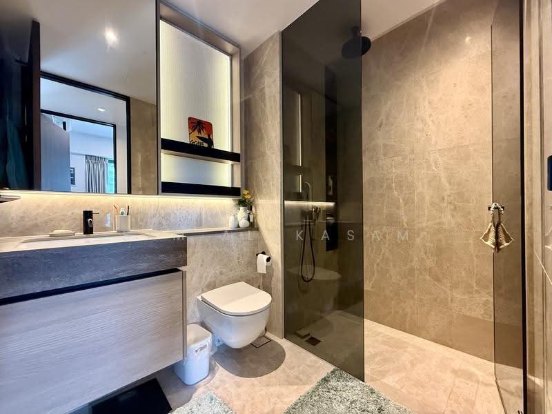 The Reef at King's Dock, 2 Harbourfront Avenue, Harbourfront / Telok Blangah, 2 Bedrooms, 753 sqft, Condominium For Sale, by Sam Alakasam, 500255512 - Common Bathroom - PropertyGuru.com.sg