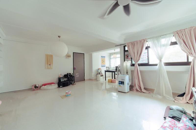 6 Farrer Road, 6 Farrer Road, Tanglin / Holland / Bukit Timah, 3 Bedrooms, 980 sqft, HDB Flat For Sale, by Elsie Ang, 500255584 - Living Room - PropertyGuru.com.sg