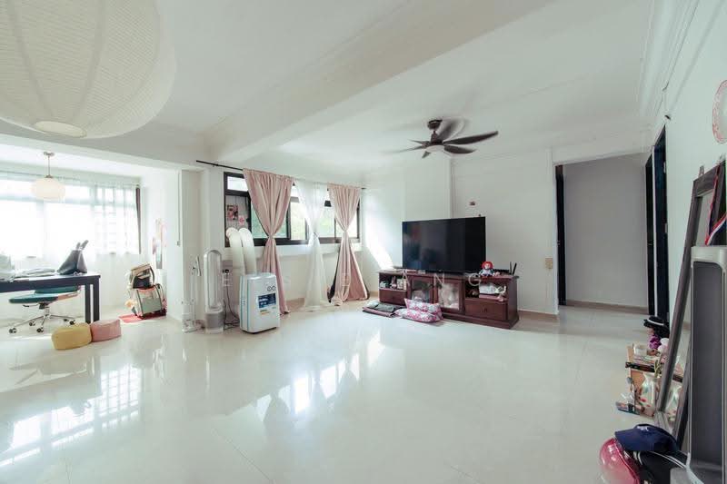 6 Farrer Road, 6 Farrer Road, Tanglin / Holland / Bukit Timah, 3 Bedrooms, 980 sqft, HDB Flat For Sale, by Elsie Ang, 500255584 - Living Room - PropertyGuru.com.sg