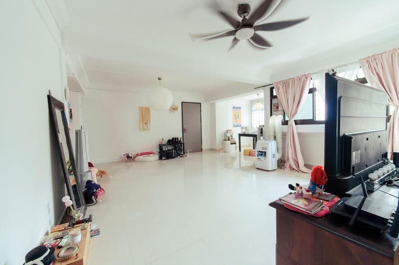 6 Farrer Road, 6 Farrer Road, Tanglin / Holland / Bukit Timah, 3 Bedrooms, 980 sqft, HDB Flat For Sale, by Elsie Ang, 500255584 - Living Room - PropertyGuru.com.sg