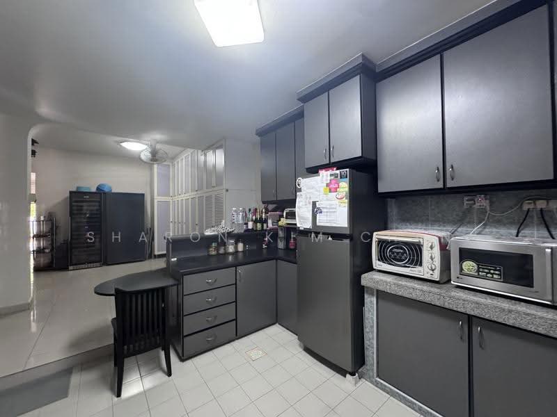 Charlton Park, Jalan Pelikat, Hougang / Punggol / Sengkang, 4 Bedrooms, 2,200 sqft, Terraced House For Sale, by Sharon Kim Chan, 500255633 - Kitchen - PropertyGuru.com.sg