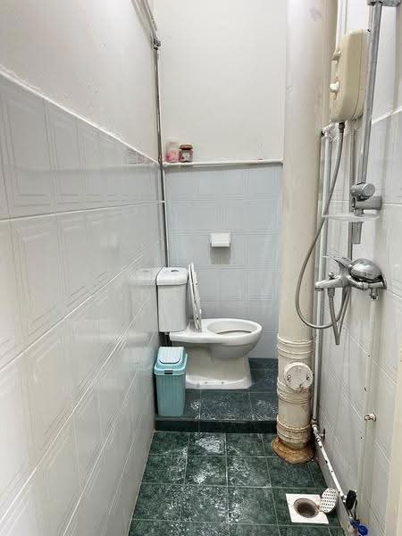 51 Lorong 6 Toa Payoh, Balestier / Toa Payoh, 450 sqft, Shop / Shophouse For Sale, by Lynda Teo, 500255641 - Bathroom - CommercialGuru.com.sg