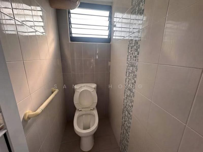176 Boon Lay Drive, 176 Boon Lay Drive, Boon Lay / Jurong / Tuas, 2 Bedrooms, 635 sqft, HDB Flat For Sale, by Sandy Hong, 500255666 - Bathroom - PropertyGuru.com.sg