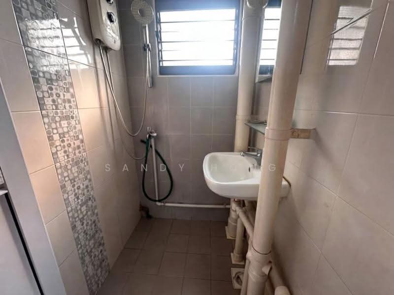 176 Boon Lay Drive, 176 Boon Lay Drive, Boon Lay / Jurong / Tuas, 2 Bedrooms, 635 sqft, HDB Flat For Sale, by Sandy Hong, 500255666 - Bathroom - PropertyGuru.com.sg