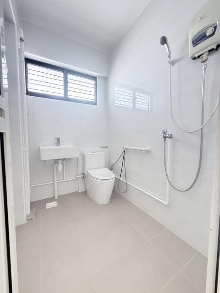 139 Simei Street 1, 139 Simei Street 1, Pasir Ris / Tampines, 2 Bedrooms, 700 sqft, HDB Flat For Sale, by Melina Yap, 500255673 - Master Bathroom - PropertyGuru.com.sg