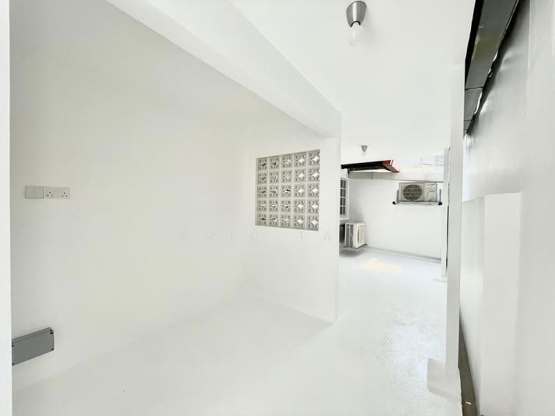 Sembawang Straits Estate, Jalan Machang, Sembawang / Yishun, 4 Bedrooms, 2,098 sqft, Semi-Detached House For Rent, by Eric Tay, 500255691 - Exterior Yard - PropertyGuru.com.sg