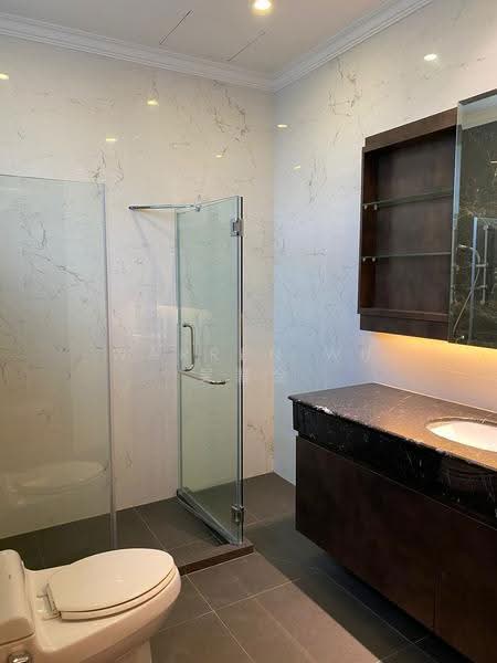 53A MERRYN ROAD, Merryn Road, Newton / Novena, 5 Bedrooms, 6,000 sqft, Bungalow House For Rent, by Warren Wu 吴晋全, 500255701 - Bathroom - PropertyGuru.com.sg
