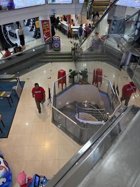 Queensway Shopping Centre, 1 Queensway, Alexandra / Commonwealth, 226 sqft, Mall Shop For Rent, by Oscar Ong, 500255714 - Interior - CommercialGuru.com.sg