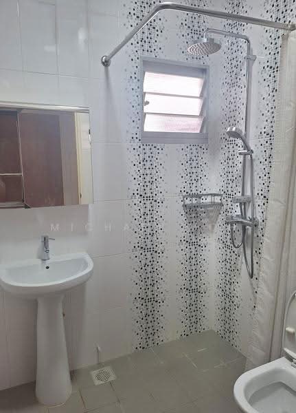 326C Sumang Walk, 326C Sumang Walk, Hougang / Punggol / Sengkang, 2 Bedrooms, 732 sqft, HDB Flat For Sale, by Michael Moh, 500255715 - Bathroom - PropertyGuru.com.sg