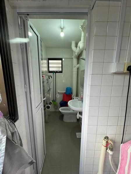 139 Bedok Reservoir Road, 139 Bedok Reservoir Road, Bedok / Upper East Coast, Room Rental, 100 sqft, HDB Flat For Rent, by Wang Xing, 500255726 - Bathroom - PropertyGuru.com.sg