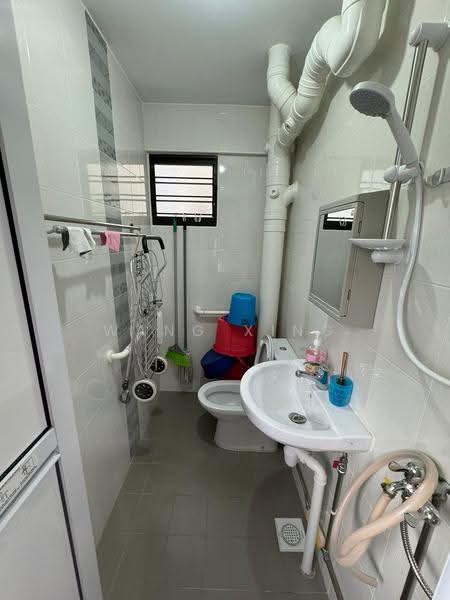 139 Bedok Reservoir Road, 139 Bedok Reservoir Road, Bedok / Upper East Coast, Room Rental, 100 sqft, HDB Flat For Rent, by Wang Xing, 500255726 - Bathroom - PropertyGuru.com.sg