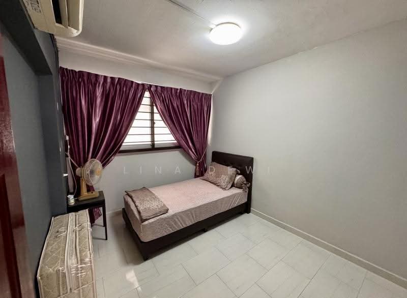 922 Jurong West Street 92, 922 Jurong West Street 92, Boon Lay / Jurong / Tuas, 3 Bedrooms, 1,119 sqft, HDB Flat For Sale, by Lina Dewi, 500255735 - Bedroom - PropertyGuru.com.sg