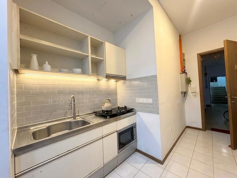 Ritz @ Farrer, 142 Race Course Road, Farrer Park / Serangoon Rd, 3 Bedrooms, 765 sqft, Condominium For Sale, by Noonal Farina, 500255750 - Kitchen - PropertyGuru.com.sg
