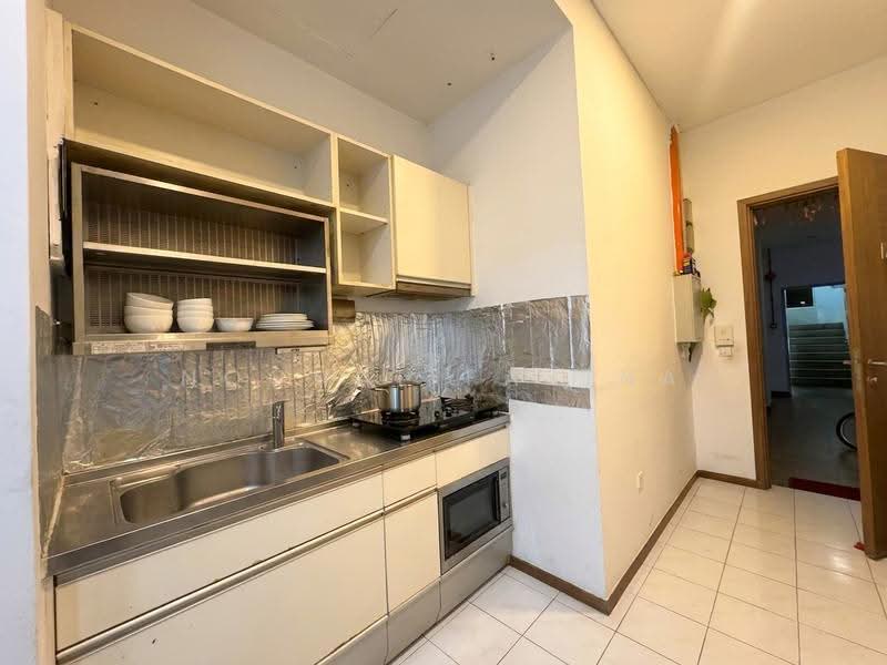 Ritz @ Farrer, 142 Race Course Road, Farrer Park / Serangoon Rd, 3 Bedrooms, 765 sqft, Condominium For Sale, by Noonal Farina, 500255750 - Kitchen - PropertyGuru.com.sg