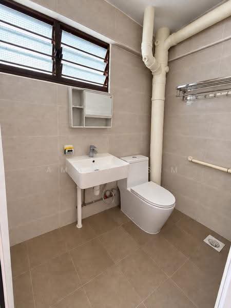142 Bishan Street 12, 142 Bishan Street 12, Ang Mo Kio / Bishan / Thomson, 3 Bedrooms, 904 sqft, HDB Flat For Sale, by Amanda Sim, 500255752 - Bathroom - PropertyGuru.com.sg