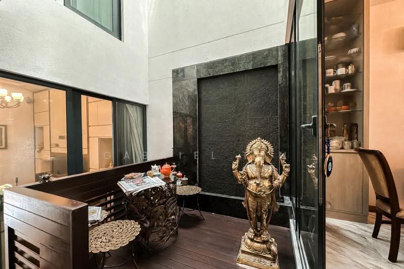 Rare Freehold 4-Storey Terrace Near Cashew MRT | Private Pool & Lift, Cashew Crescent / Cashew Road, Dairy Farm / Bukit Panjang / Choa Chu Kang, 5 Bedrooms, 4,500 sqft, Terraced House For Sale, by Gabriel Tan, 500255755 - Foyer (Dining) - PropertyGuru.com.sg