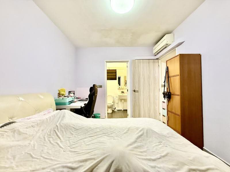 208A Clementi Avenue 6, 208A Clementi Avenue 6, Buona Vista / West Coast / Clementi New Town, 2 Bedrooms, 732 sqft, HDB Flat For Sale, by William Quek, 500255768 - Bedroom - PropertyGuru.com.sg