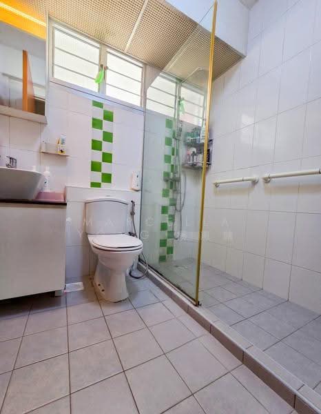 329B Anchorvale Street, 329B Anchorvale Street, Hougang / Punggol / Sengkang, 4 Bedrooms, 1,205 sqft, HDB Flat For Sale, by Marcella Yong 杨惠晴, 500255769 - Bathroom - PropertyGuru.com.sg