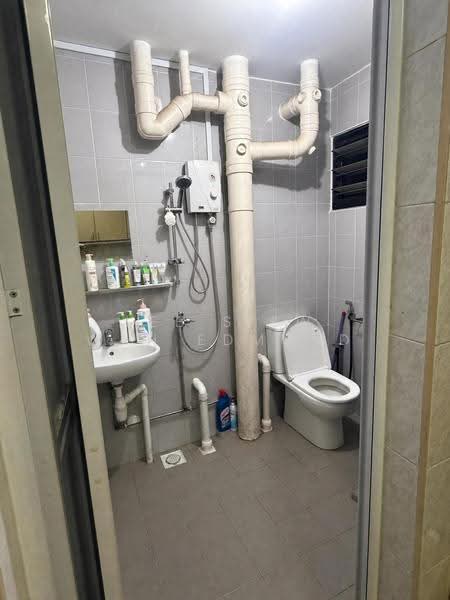 238 Jurong East Street 21, 238 Jurong East Street 21, Boon Lay / Jurong / Tuas, 3 Bedrooms, 1,291 sqft, HDB Flat For Sale, by Lee Siew Wah Edmund, 500255813 - Bathroom - PropertyGuru.com.sg