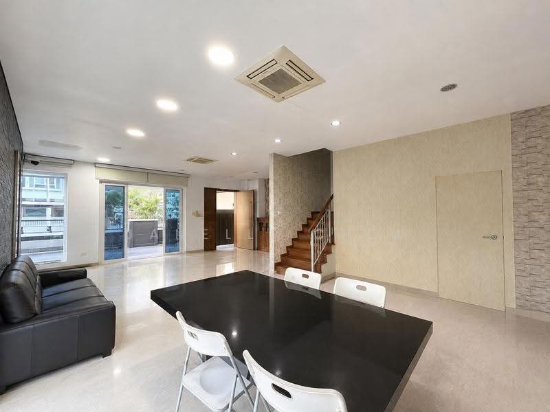 Huge Semi-D 6 Ensuite Room with Lift and Granny Room, Wak Hassan Drive, Sembawang / Yishun, 8 Bedrooms, 4,790 sqft, Semi-Detached House For Sale, by Janelle Chew, 500255829 - Living Room - PropertyGuru.com.sg