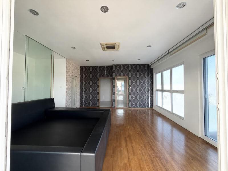 Huge Semi-D 6 Ensuite Room with Lift and Granny Room, Wak Hassan Drive, Sembawang / Yishun, 8 Bedrooms, 4,790 sqft, Semi-Detached House For Sale, by Janelle Chew, 500255829 - Living Room - PropertyGuru.com.sg