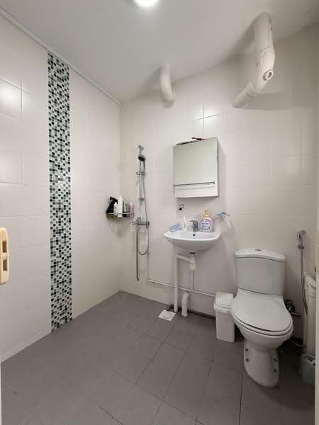115 Pending Road, 115 Pending Road, Dairy Farm / Bukit Panjang / Choa Chu Kang, 2 Bedrooms, 785 sqft, HDB Flat For Sale, by Candy ZiQi 紫绮, 500255869 - Bathroom - PropertyGuru.com.sg