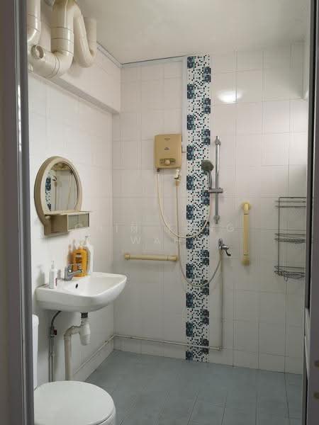 107 Potong Pasir Avenue 1, 107 Potong Pasir Avenue 1, Macpherson / Potong Pasir, 3 Bedrooms, 1,119 sqft, HDB Flat For Sale, by Chin Tong Wah, 500255884 - Good size bathroom - PropertyGuru.com.sg