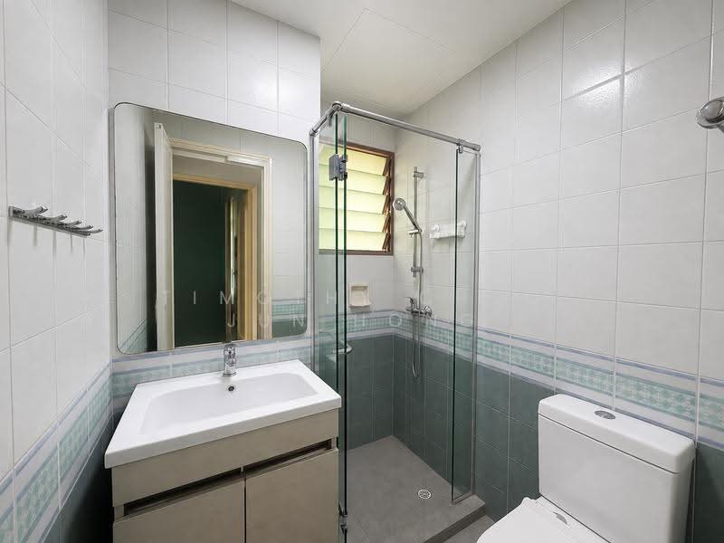 Azalea Park Condo, 6 Flora Road, Changi Airport / Changi Village, 2 Bedrooms, 850 sqft, Condominium For Sale, by Timothy Choo Jun Hong, 500255890 - Bathroom - PropertyGuru.com.sg