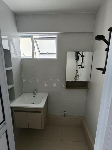 661 Buffalo Road, 661 Buffalo Road, Farrer Park / Serangoon Rd, Room Rental, 100 sqft, HDB Flat For Rent, by Adelyn Lam 林美仪, 500255914 - Bathroom - PropertyGuru.com.sg