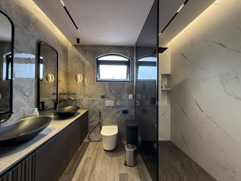 Hillview Corner Terrace. Move in immediately. Walking distance to, Hillview Way, Hillview crescent, Hillview, Dairy Farm / Bukit Panjang / Choa Chu Kang, 5 Bedrooms, 3,800 sqft, Corner Terrace For Sale, by Joyce Sim, 500255916 - Bathroom - PropertyGuru.com.sg